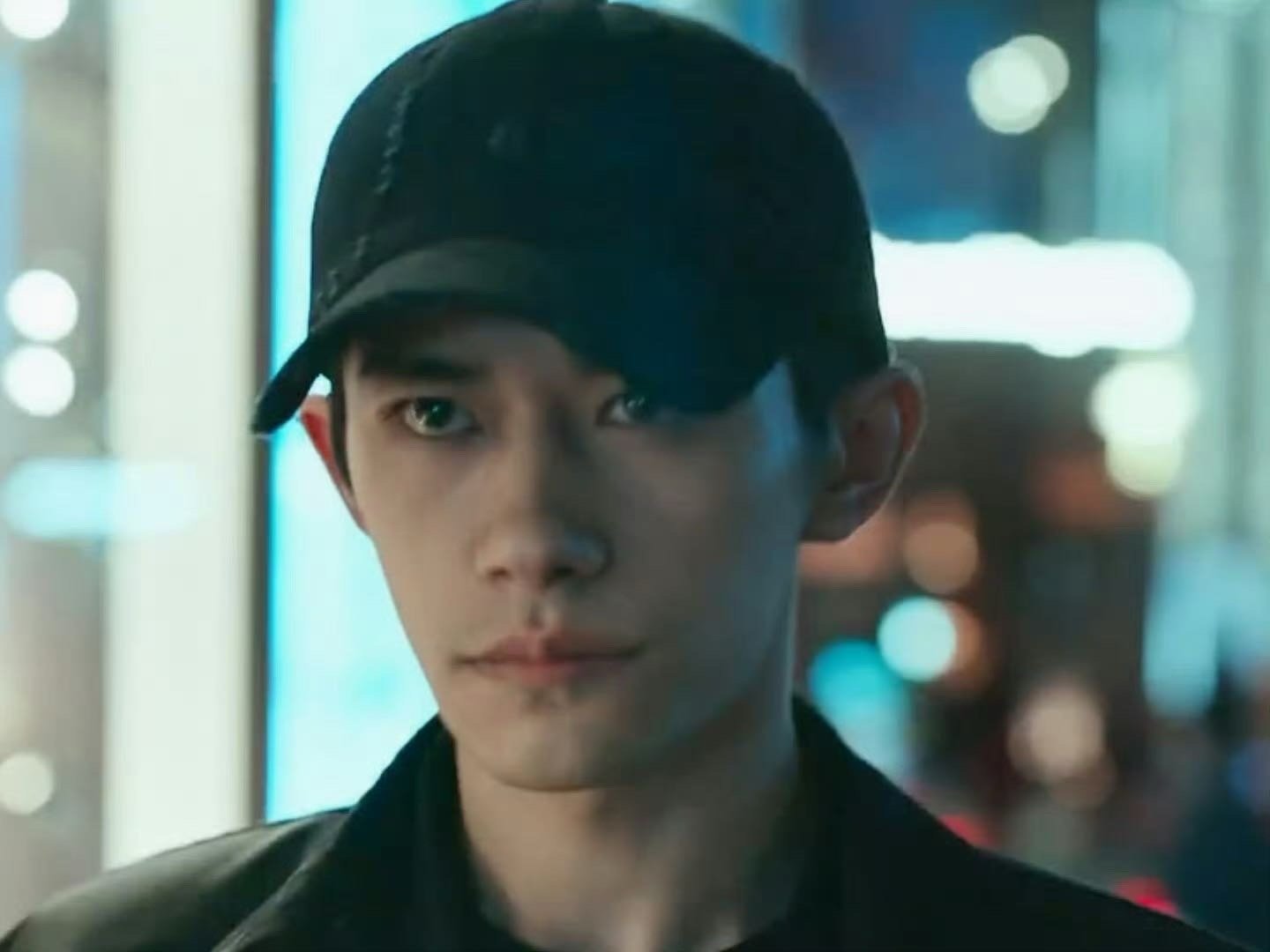 易烊千玺十年前的愿望实现了 十年前说最想演警察，十年后在《惊蛰无声》里如愿以偿饰