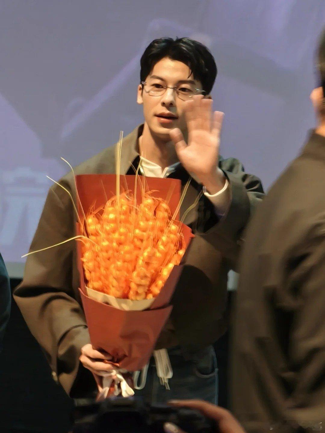 许光汉新片被恋爱脑腌入味了 被许光汉的薯仔狠狠拿捏！采访里大方认下恋爱脑标签，还