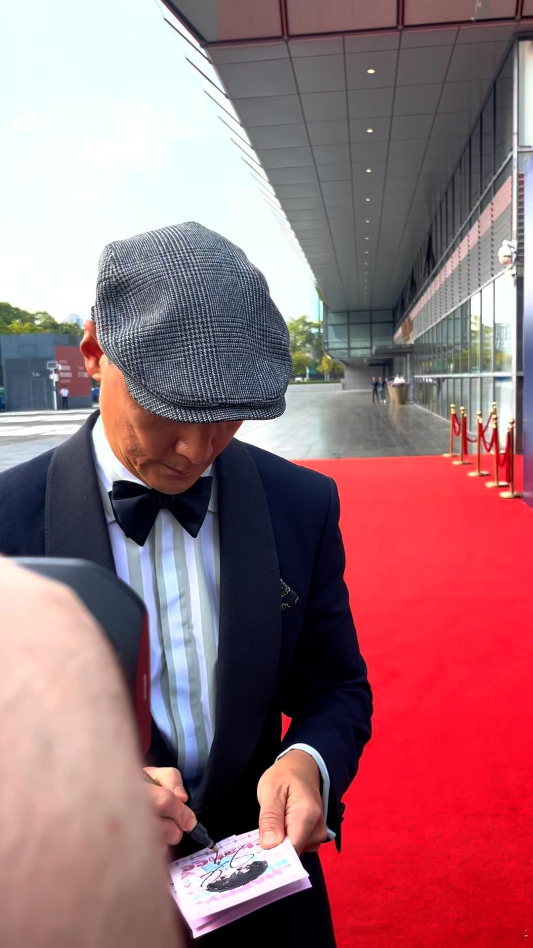 阿祖收到了lazuzu电影寒战1994笑料与情怀完美融合！寒战首映礼趣味满满，全