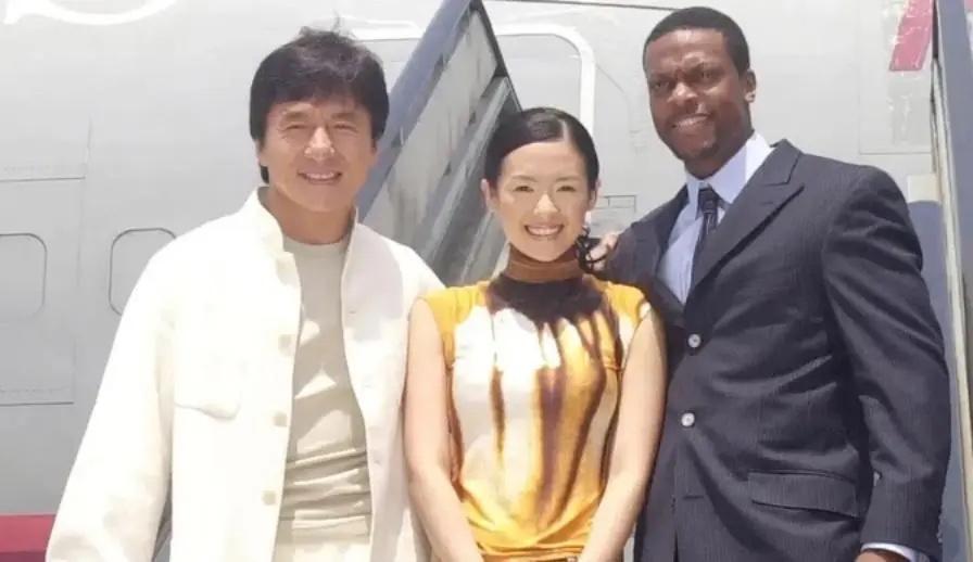 成龙和章子怡我认识，旁边外国友人是谁？