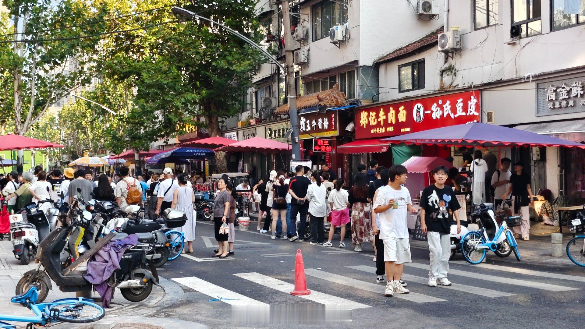 体验武汉“过早”~纯纯的碳水，晕碳了[污]#老霍随便聊# ​​​