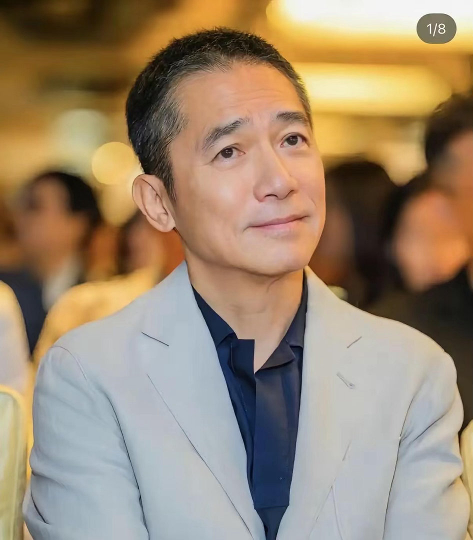 我特别讨厌梁朝伟。一到内地参加活动就装社恐。在欧洲日本参加活动不知多活泼健谈。说
