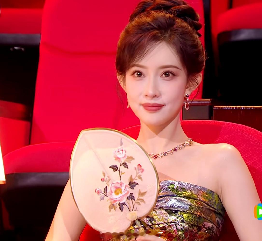 美女们目前都挺美的，状态也很不错，男的没有一个能看的[笑cry] ​​​