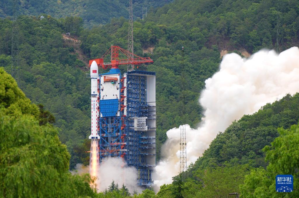 【我国卫星互联网技术试验卫星成功发射】4月24日14时35分，我国在西昌卫星发射