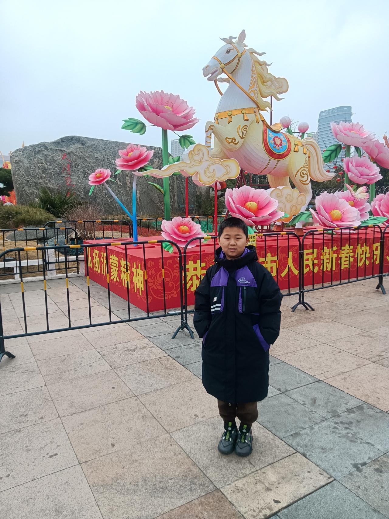 来去如風
藏头诗
文/李兴伟
来去脚底如生風，
去来感觉身轻松。
如若去办一件事