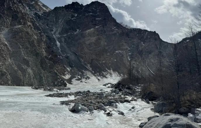 俄罗斯布里亚特山区又发现两名遇难游客遗体，最后一人仍在搜救中
 
塔斯社乌兰乌德