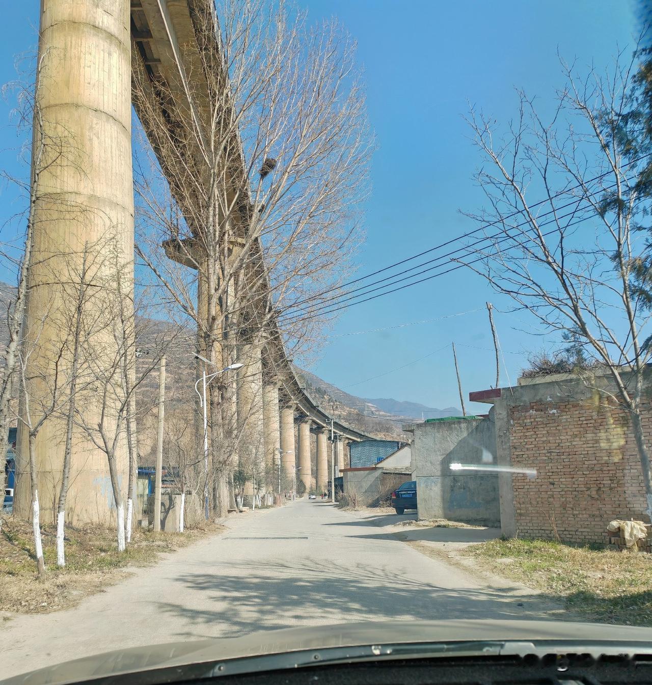 今天又要开车回天水东部乡村老家了，腊月二十七晚上从天水开车到西安的，这才三天时间