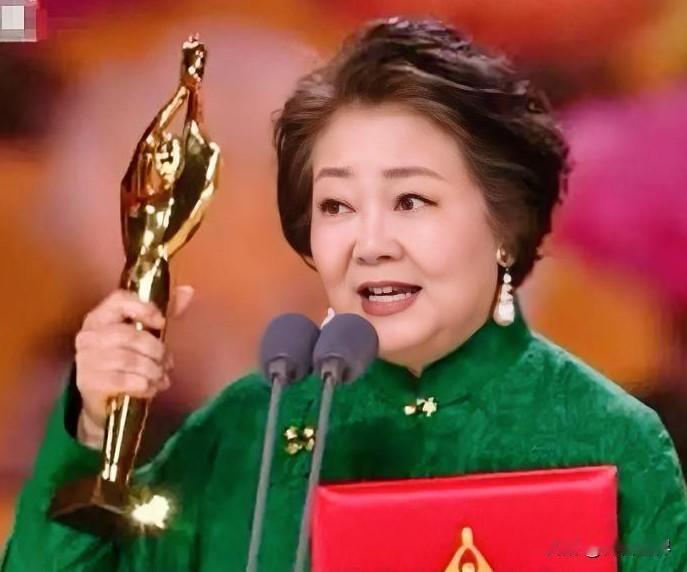 什么是电影？有谁能像萨日娜说得这般透彻，艺术家的情怀和水准都在她的话里。萨日娜的