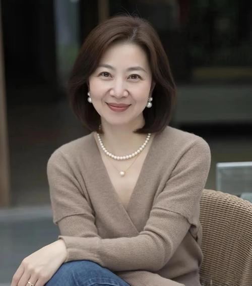 人过50，真正能给你撑腰的，其实就三样东西：
 
一、一笔不轻易动用的存款，是生