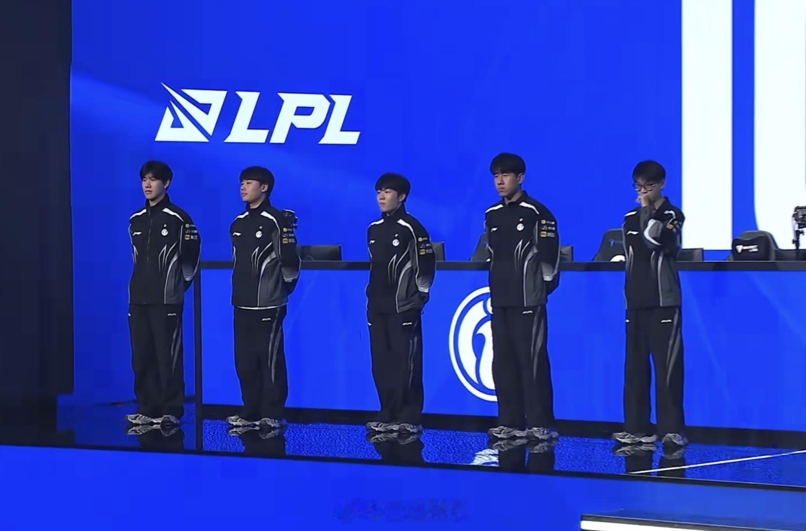 英雄联盟s15IG对战T1 ​​​等个奇迹，哈哈 ​​​