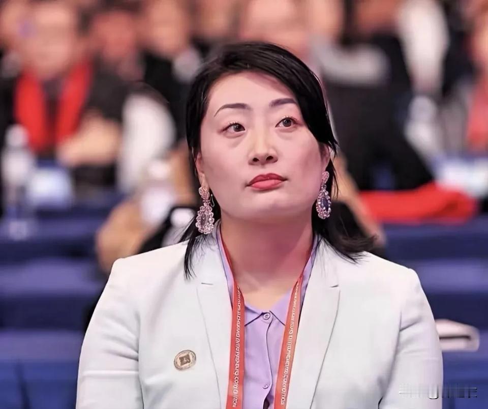 叔叔亲戚都说宗馥莉自私，也许宗馥莉在想你们知道吗？“他们说我自私，那是因为没有占