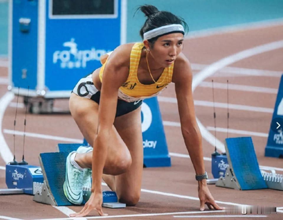 明眼人都知道，  
不知道你们发现没？  
林雨薇聊起自己手记时跑出10秒70，