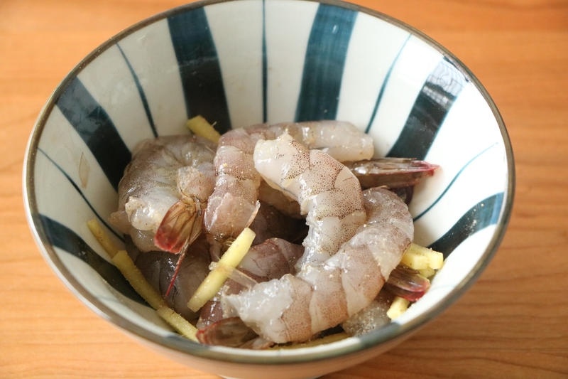 一人一道年夜菜  年夜饭之芝士爆浆虾球第一次吃的时候就被它的颜值震撼了，金黄诱人