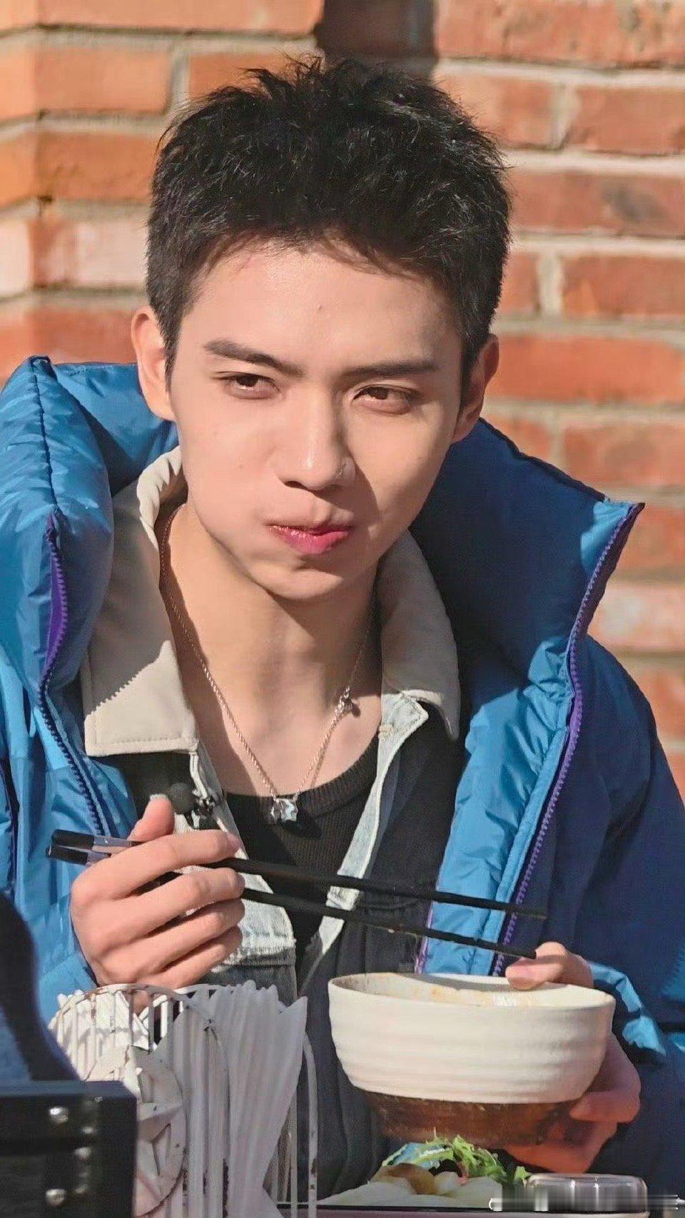 啥情况 罗一舟鼻子上怎么多了个疤 