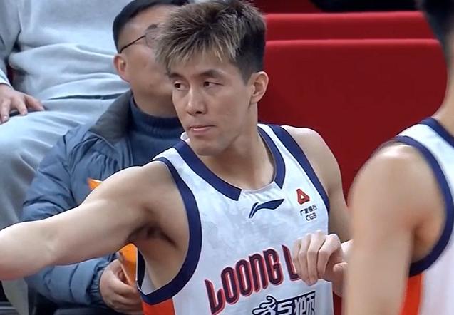 广州上半场45-47上海三个令人失望之处
北京时间1月27日，广州上半场战罢45