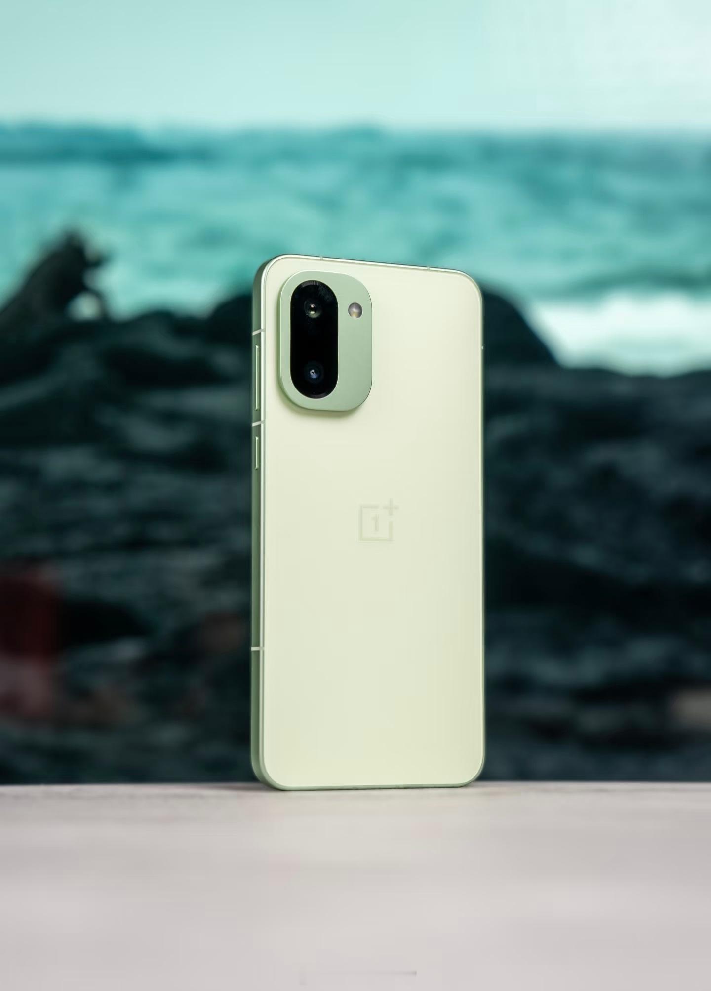 呆哥发现截止目前中端价位8Gen5产品产生了三足鼎力的画面，一加 Ace 6T、