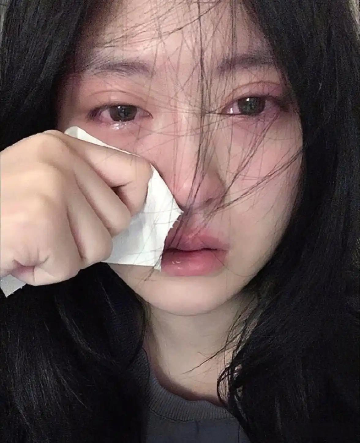 “荒唐至极！”黑龙江12岁女孩玩水呲哭弟弟后，被父亲带继母暴打至骨折气胸，期间舅