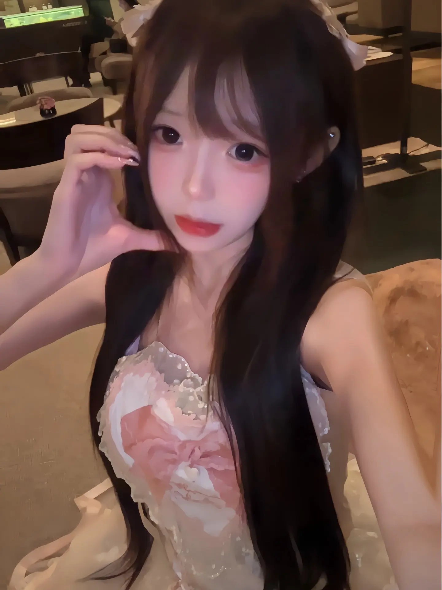 走近你就走进了痛苦 离开你也远离了幸福