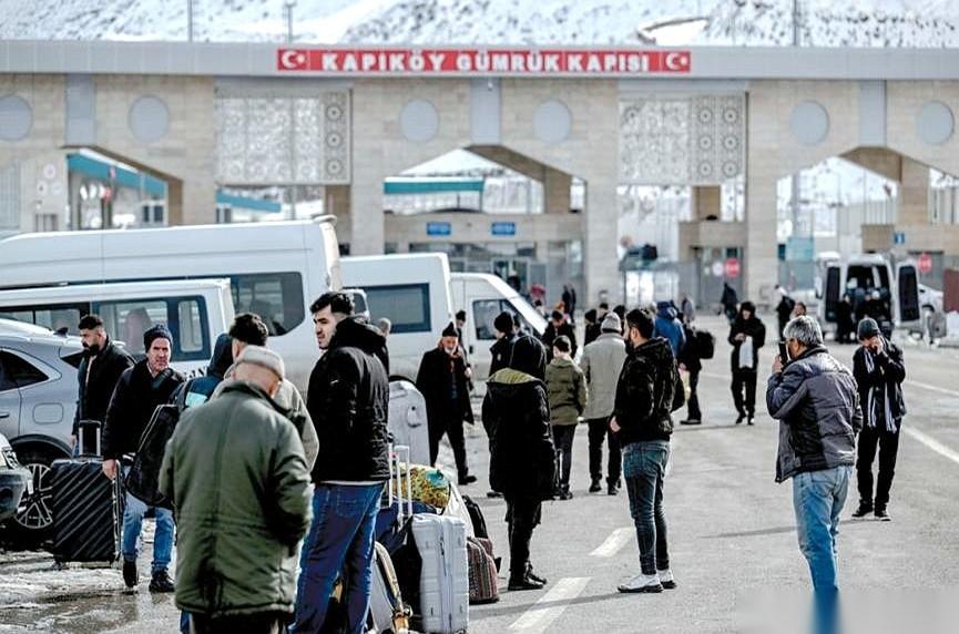 都以为美国怕的是伊朗这个国家？
错。
它怕的是，一旦真撕破脸，伊朗那堆导弹跟不要