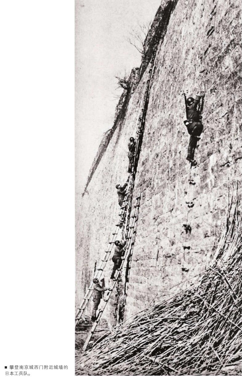 该组照片为1937年12月，日军进攻首都南京占领后的真实照片。此视角为...