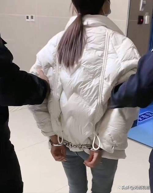 【当三尺讲台沦为欲望交易场：98年女教师的24万赌局，输的不只是前途】
 
湖南