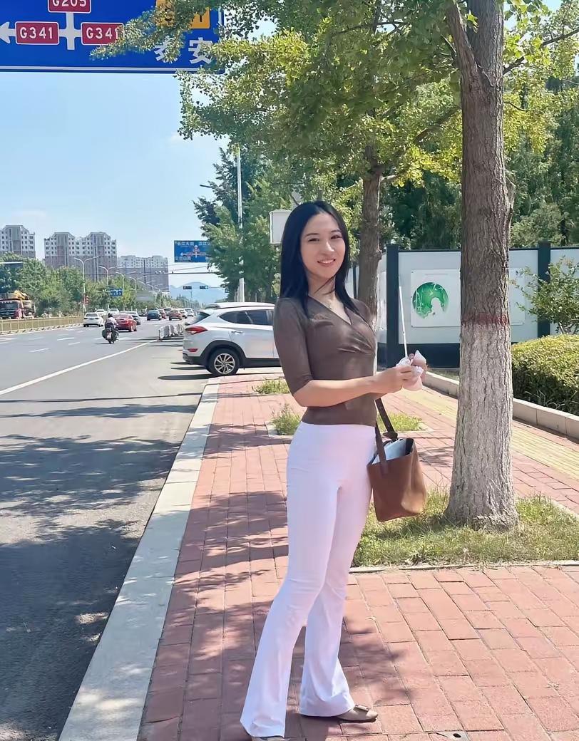 爱一个人很慢，会把爱情的激情慢慢磨掉；爱一个人很久，会让自己真正进入了婚姻的坟墓
