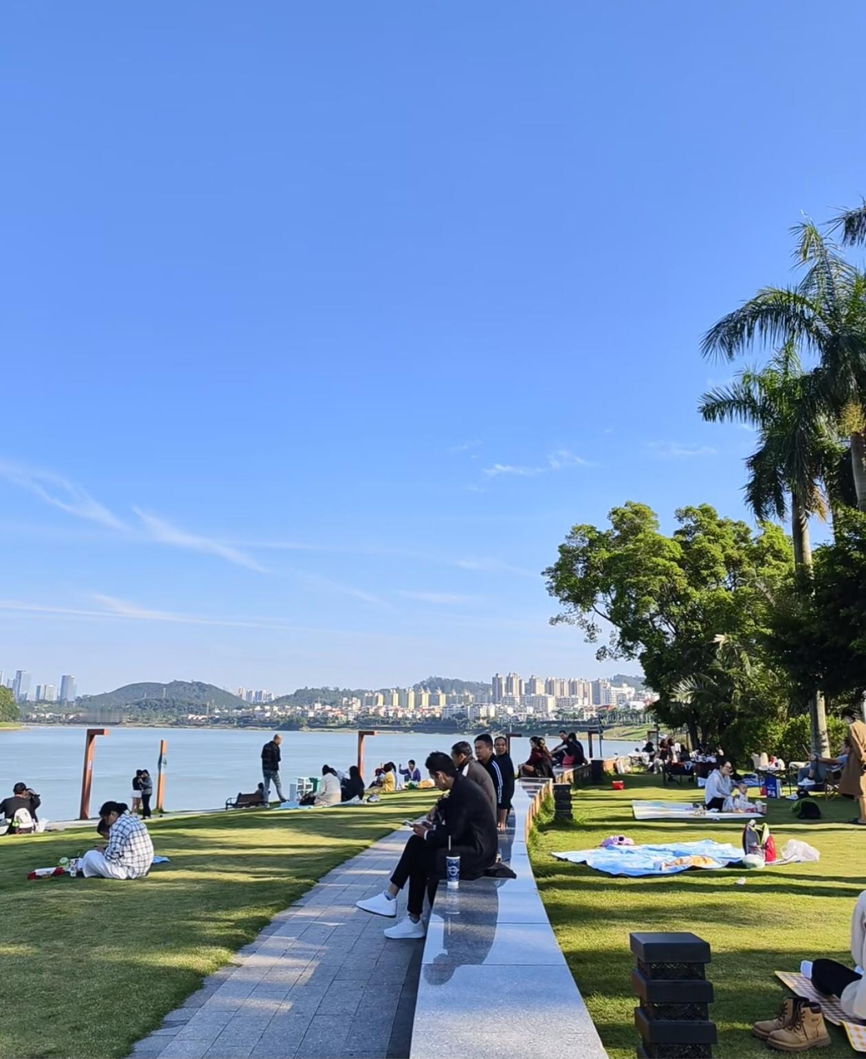 65岁阿姨夜间猝死，医生叹息：一把年纪还做这4件事，真是心大

这位阿姨有高血压