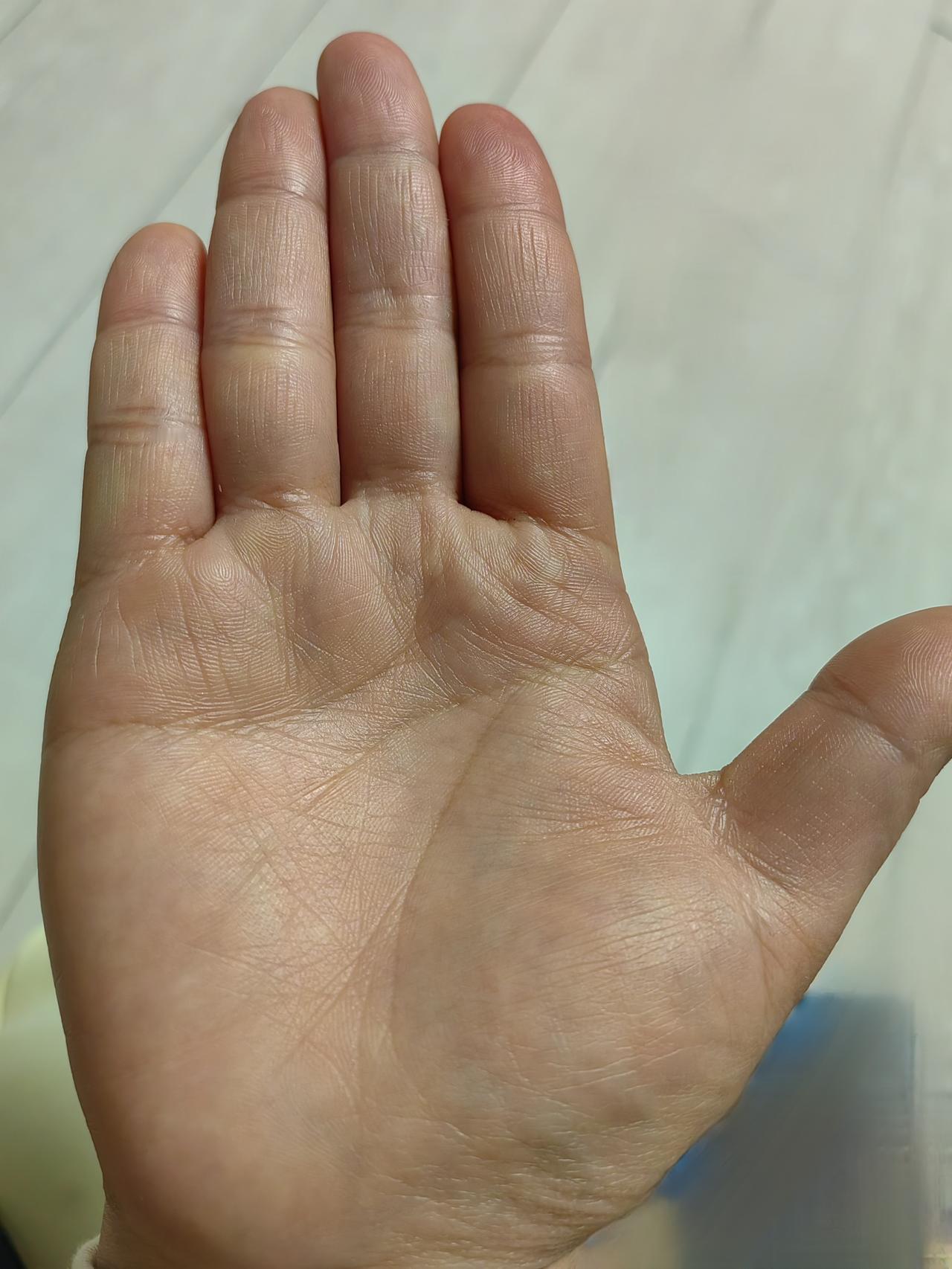 人到中年信命了！就想知道啥时候能发财😂
 
人到中年真的很奇妙，以前觉得“命运