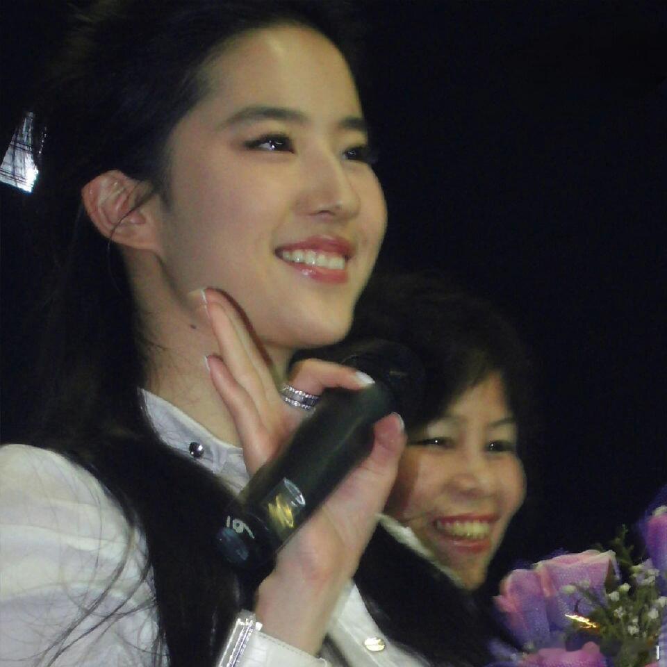 刘亦菲各个时期的生图都能轻轻把我秒了，不愧人称画面越糊，人越美！刘亦菲模糊的画面