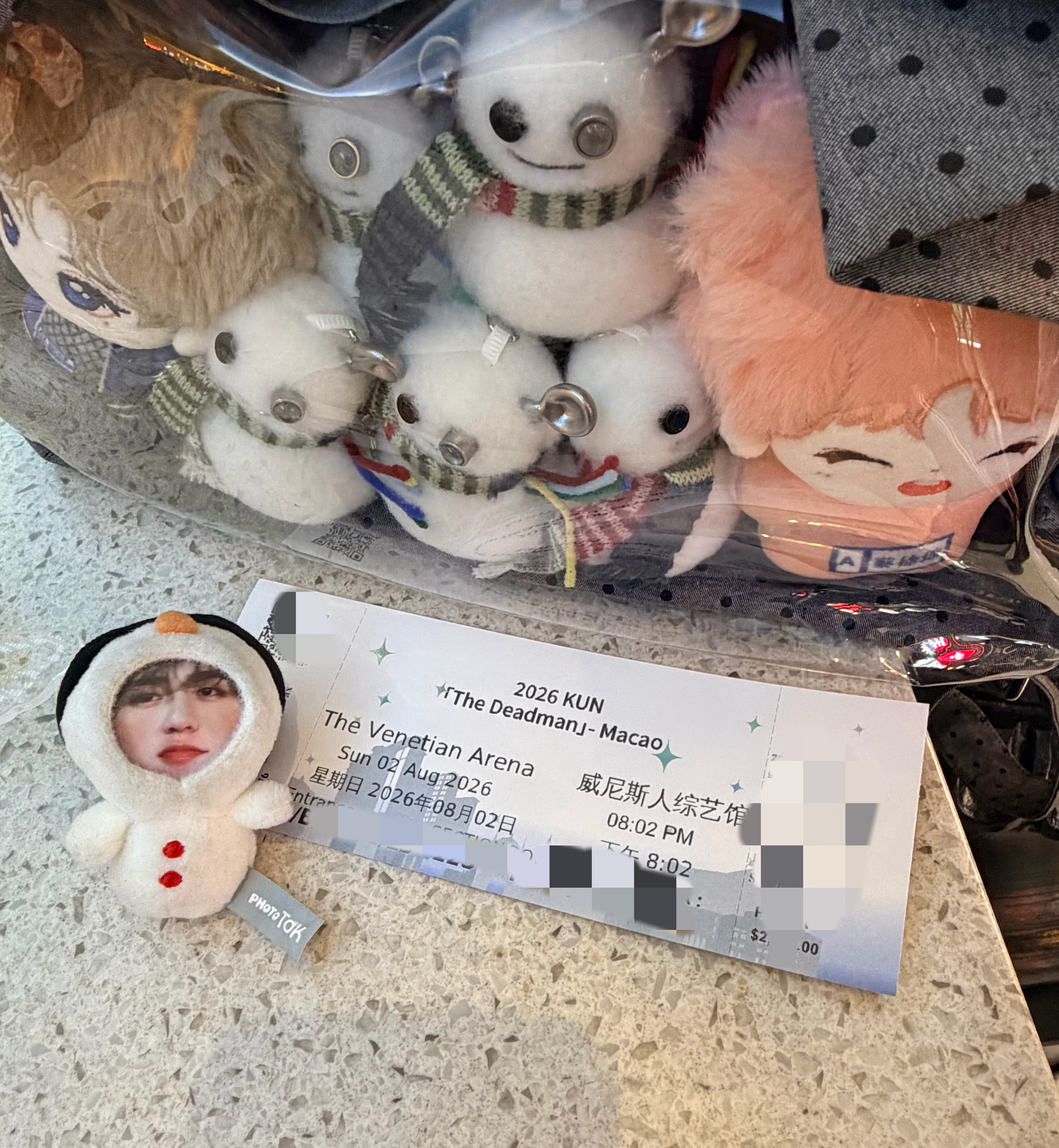终于到了，人太多了激动。。蔡徐坤thedeadman演唱会蔡徐坤0802生日快乐