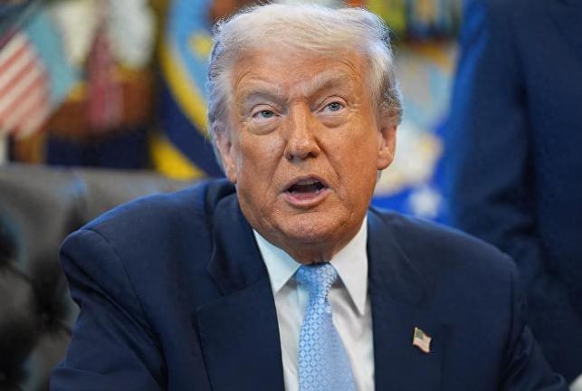 特朗普一句话炸翻全网，他声称乌克兰正面临一些棘手的小问题，更让人没想到的是他居然