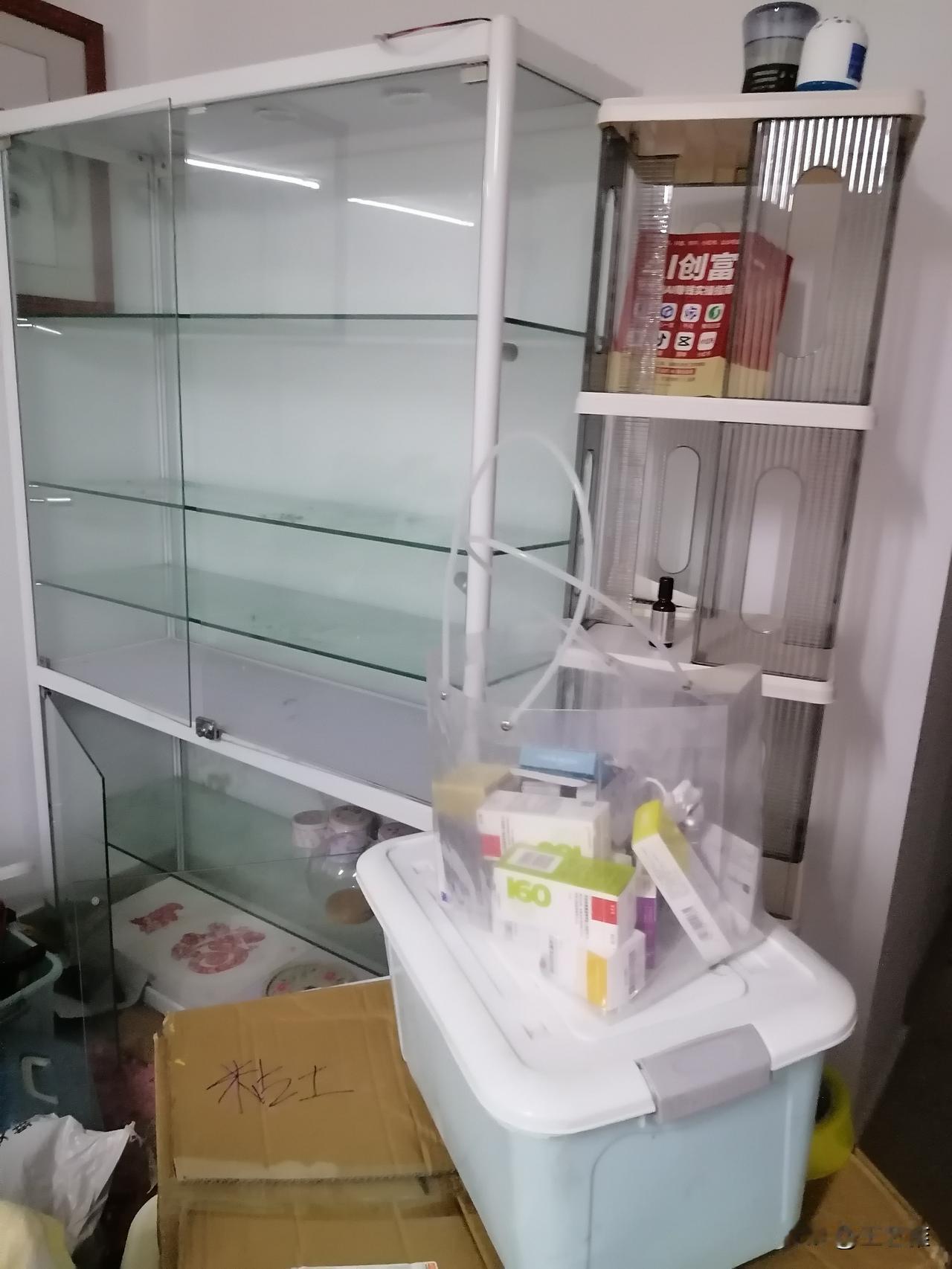 退休第611天，早安。

今天继续整理搬家的东西。

昨天我只整理了一点，动作有