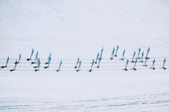 音符一样的滑雪者…… ​​​