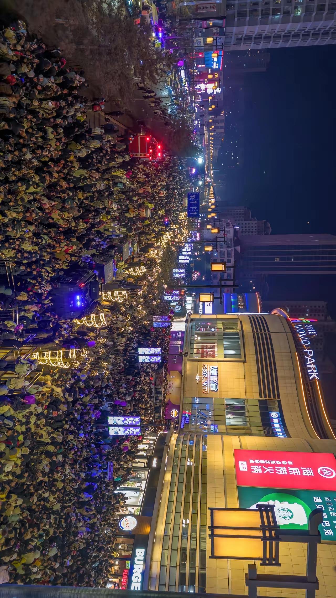 新的一年，新的开始，新的一天，就像翻开一本崭新的书。2026年第一天，阳光透过窗