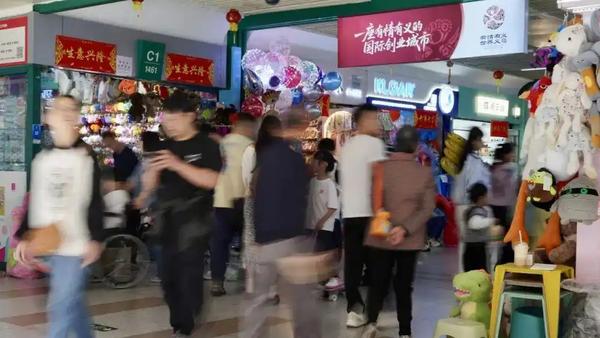 义乌稳坐“世界杯最强气氛组”宝座，核心竞争力在于极致的响应速度与极致的产业链配套