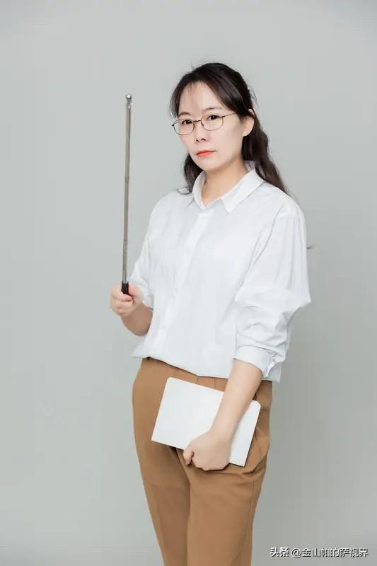 可怕至极，居然发生这样的事，不可思议。据网络消息，42岁的宋老师在瑞安某小学劝架