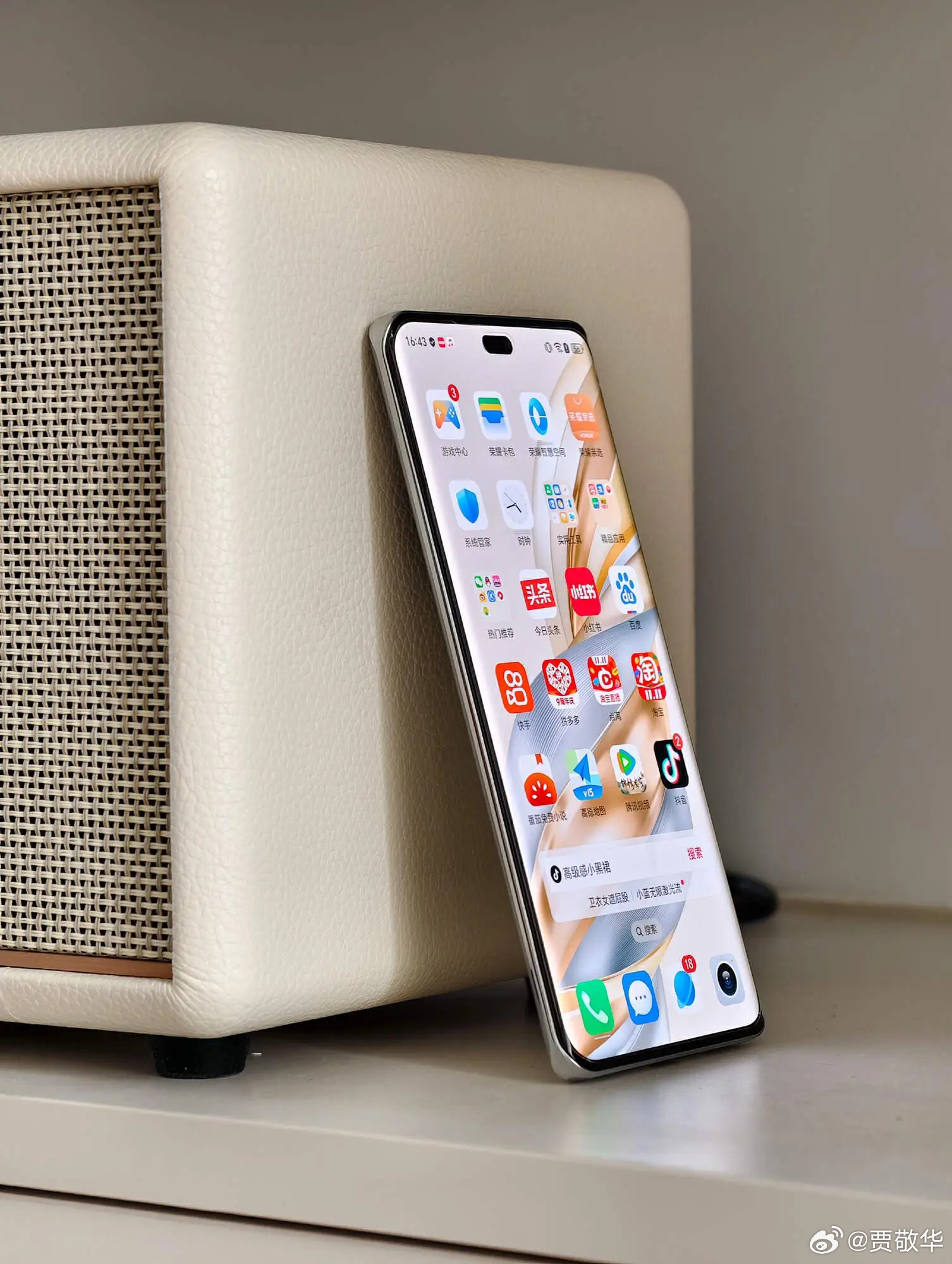 刚发现一件很奇怪的事儿，大学生和刚上班的小年轻喜欢用iPhone，很少有人用安卓