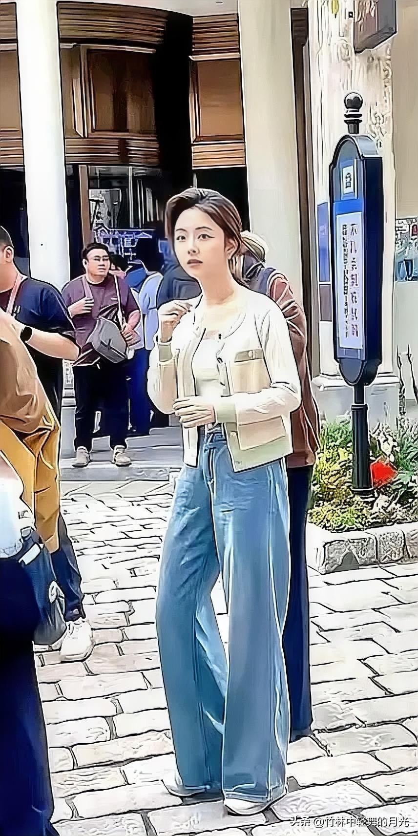 我一个娱乐圈的闺蜜告诉我，
她说谭松韵根本不是看到的那样
我们都被电视给骗了
