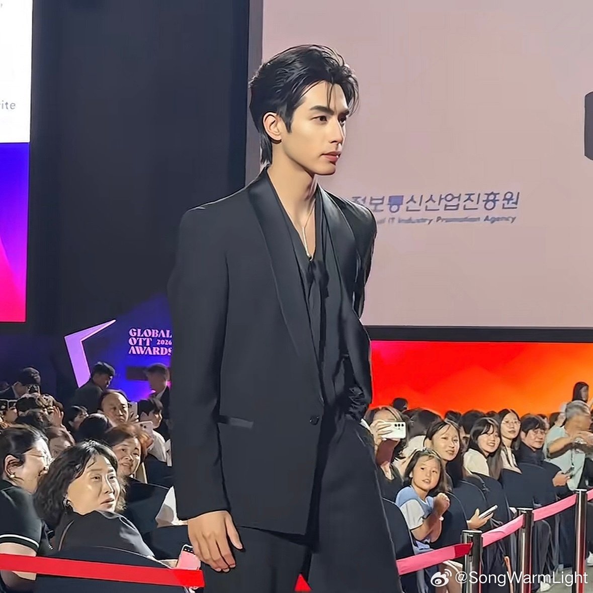 韩女要嚼烂宋威龙护照宋威龙登韩趋 cr logo：嗯韩国阿姨演我见到宋威龙 