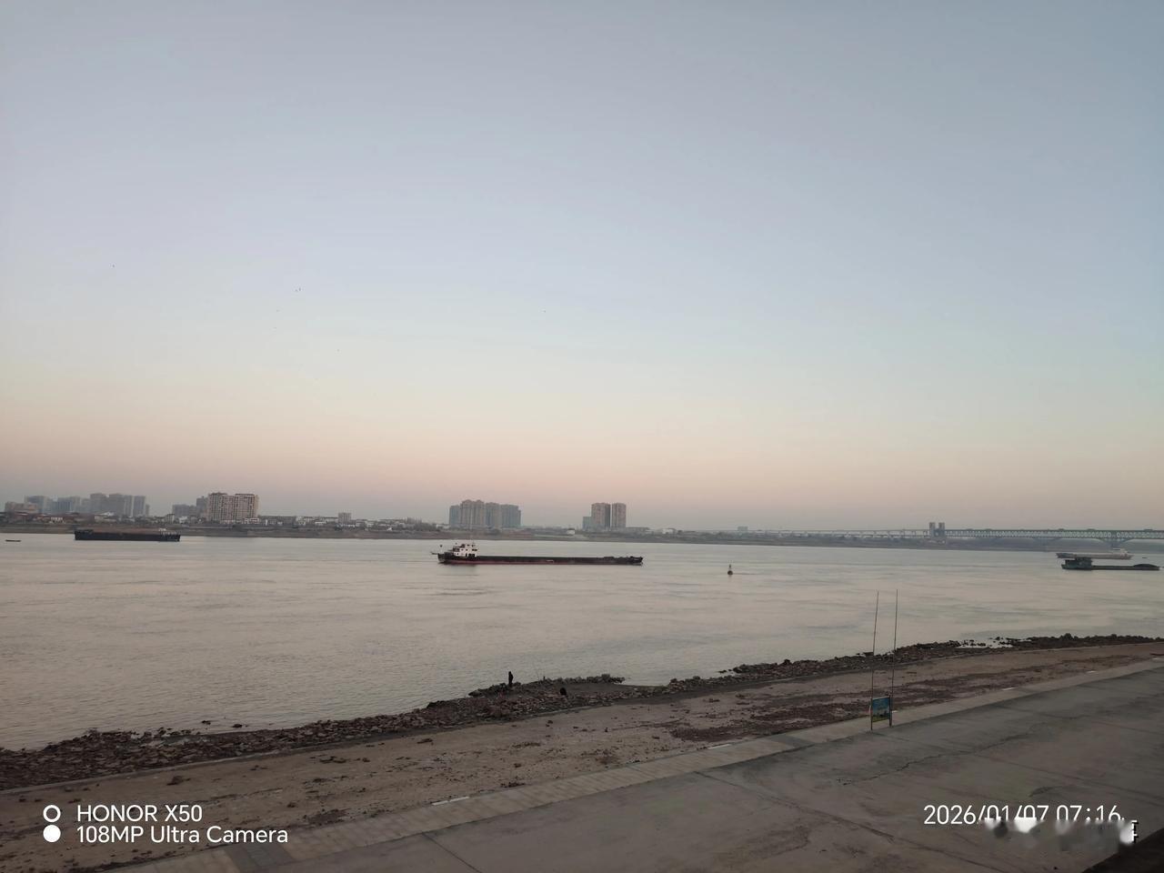 记录我的20262026年1月7日长江岸边晨练赏长江美景