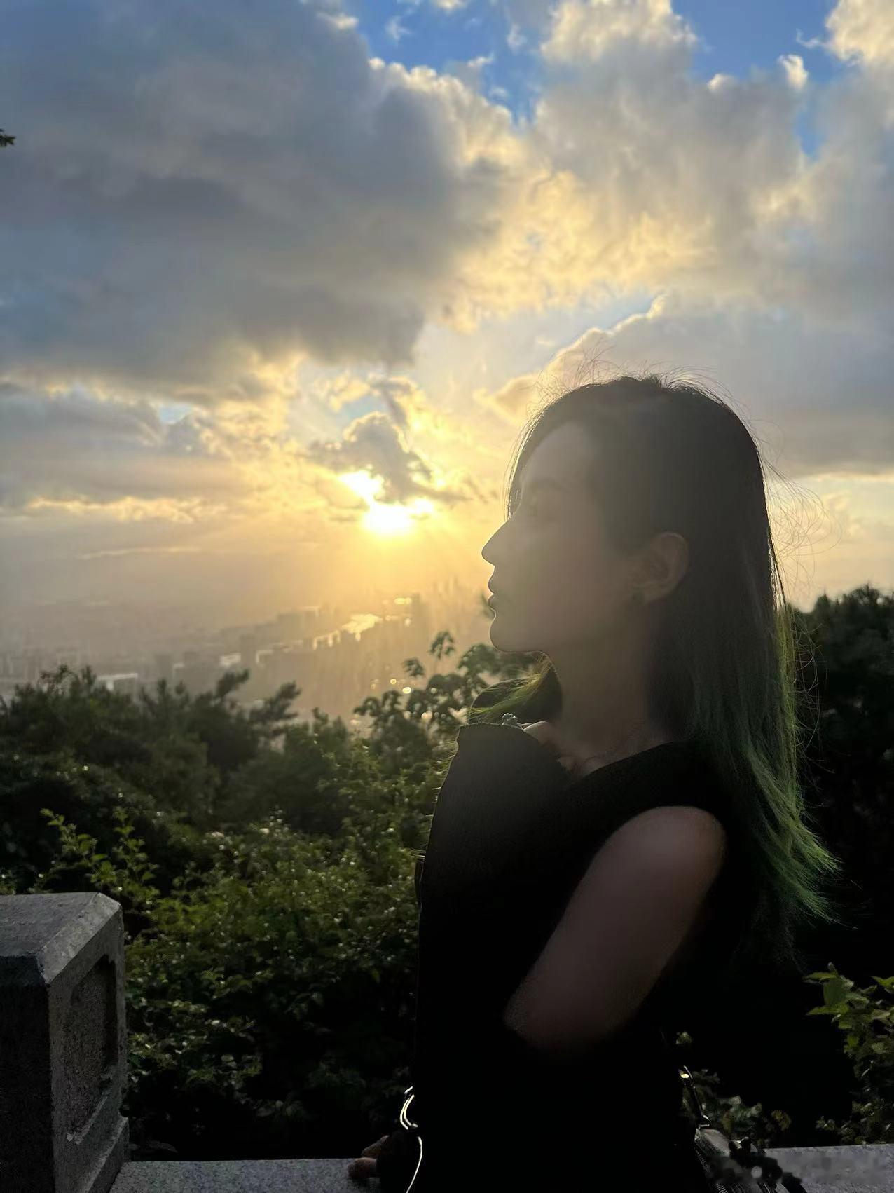 #每天早起打卡#早！早上拍一台大家都感兴趣的车[污] ​​​