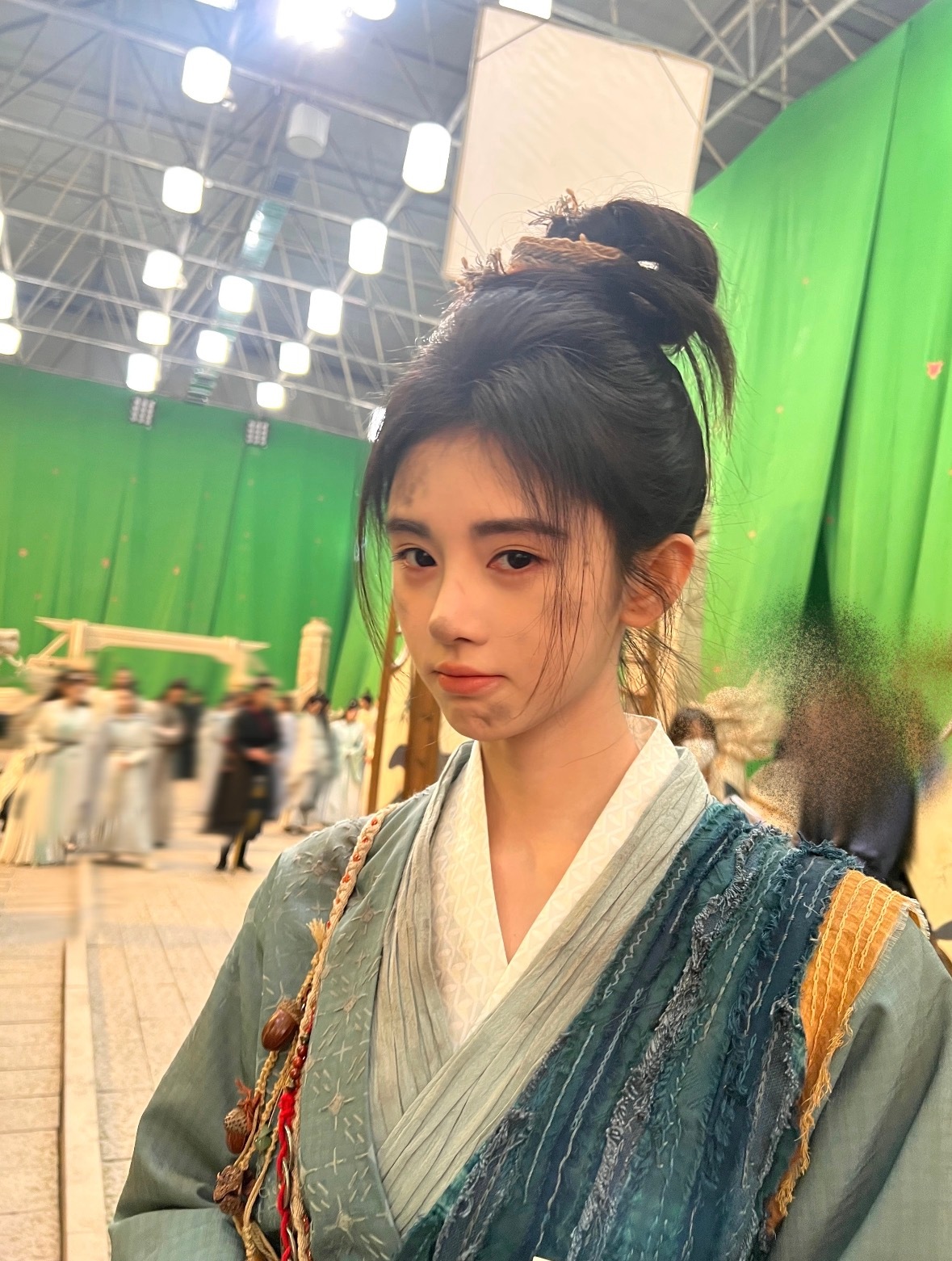 鞠婧祎姜黎非jjy鞠婧祎千香雾满了风景，秋佛了爱意橘色的日落围绕着鞠婧祎，过树梢