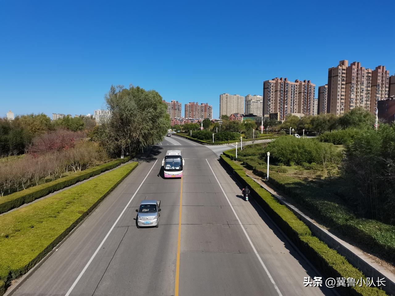 不得不说，临沂市沂水县是真有钱，最近疯狂修路。不仅城区很多道路进行翻修，辖区好多