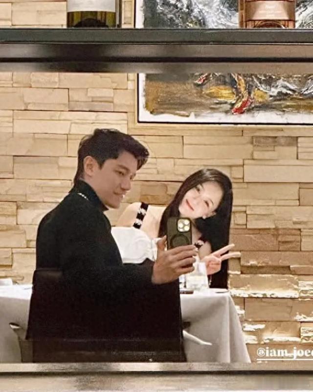 陈乔恩为老公Alan庆生，两人结婚都已经2年多了，感觉好幸福啊！脸色也很好也没有