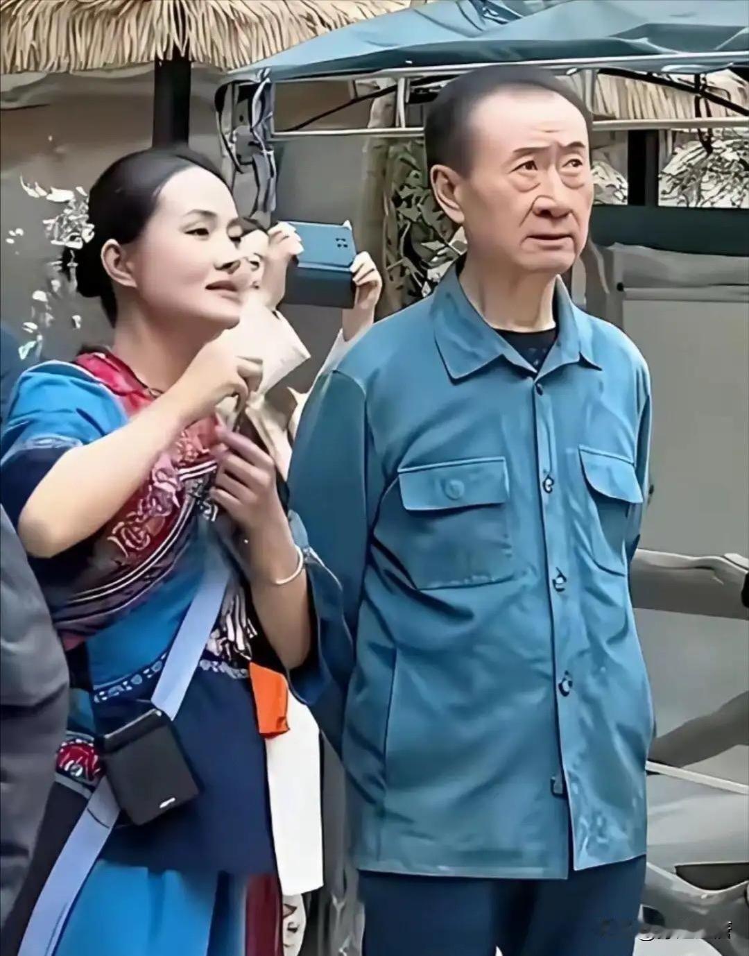 秋日生活打卡季看到王健林的衣服，第一反应是好寒酸，第二反应是时尚，再一看价格，好