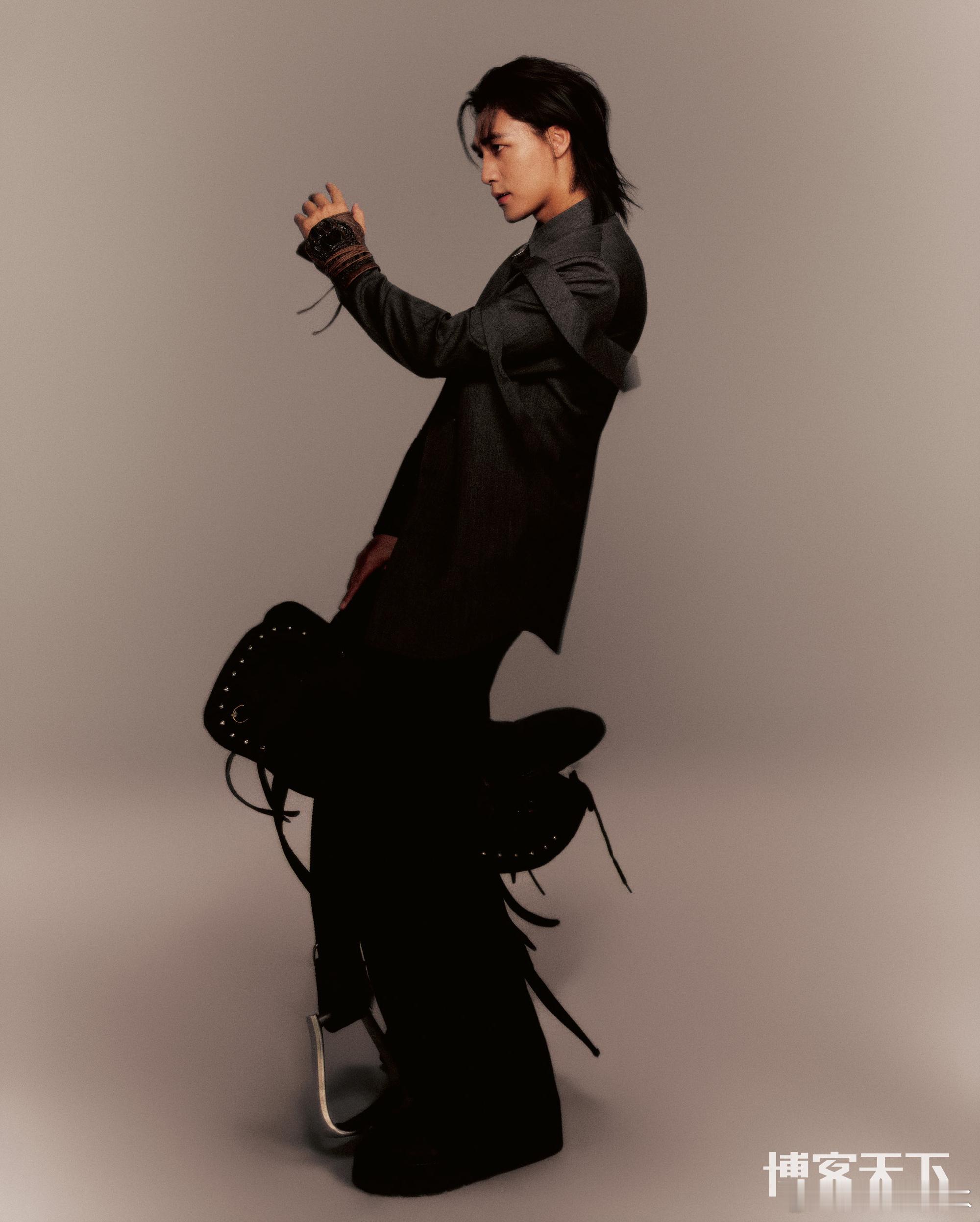 此沙的颜值真的百看不厌，身上还又痞又儒雅超有魅力，更难得的是他一心演戏守初心，戏