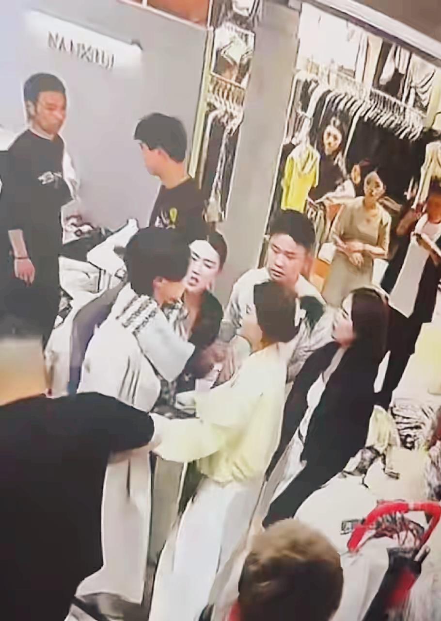 “再优秀的人，也躲不过婚姻的一地鸡毛，原来爱到最后，全凭良心和人品。” 

老板