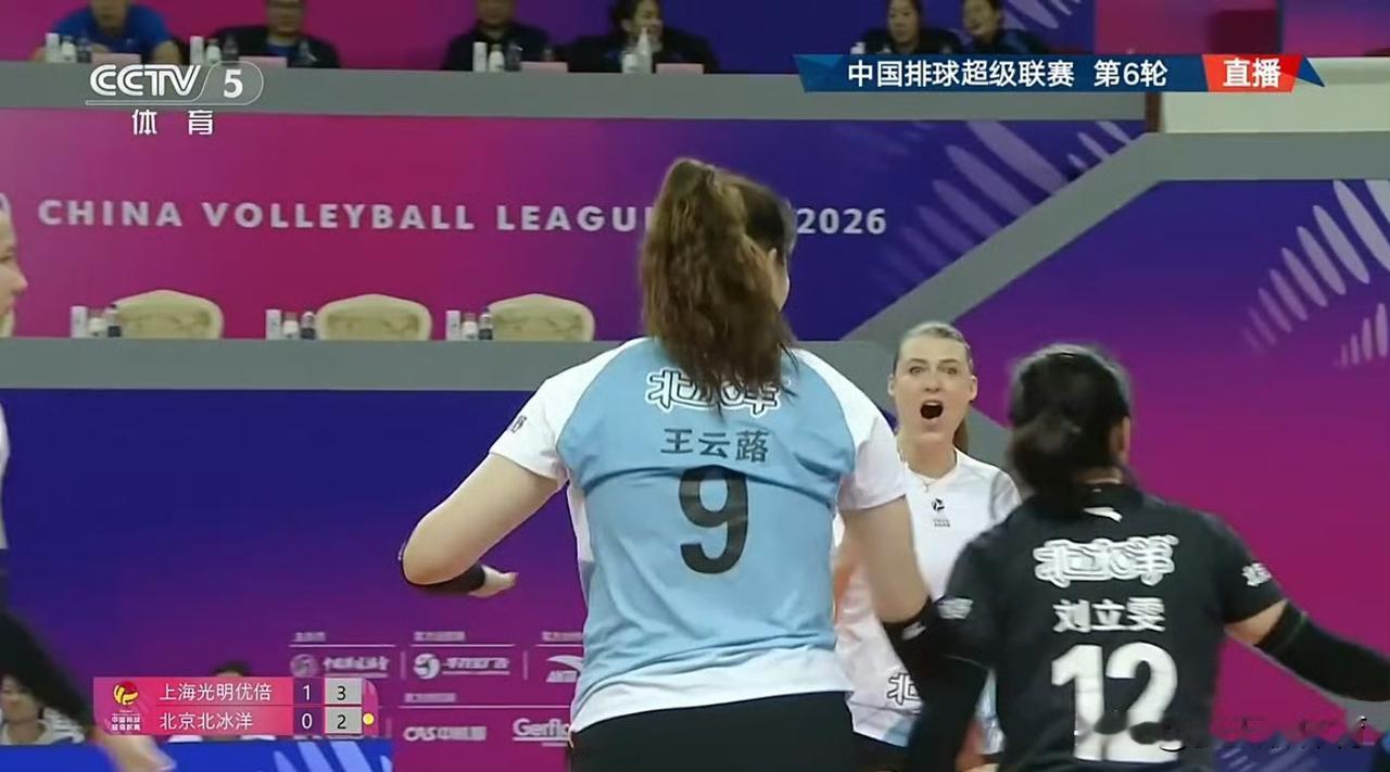 王云蕗是北京女排的奇兵啊，巨星表现！第二局替补上来不仅顶起了北京女排的一传，发球