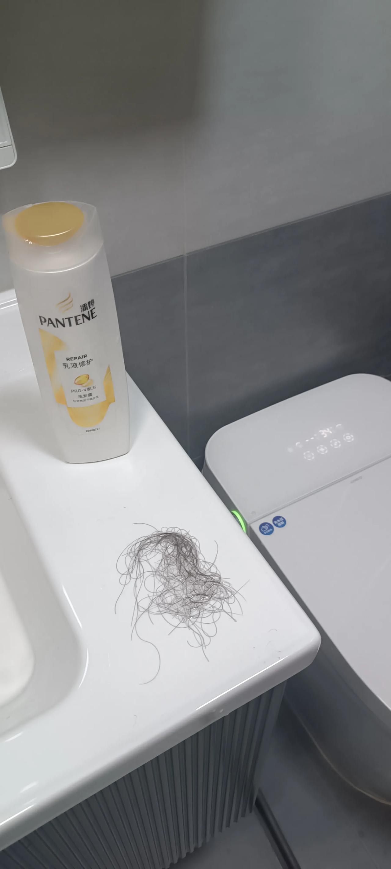 每次洗头都掉这么多头发，很是心疼，学中医的朋友说我肾不好，我是不是🉐补补肾了？