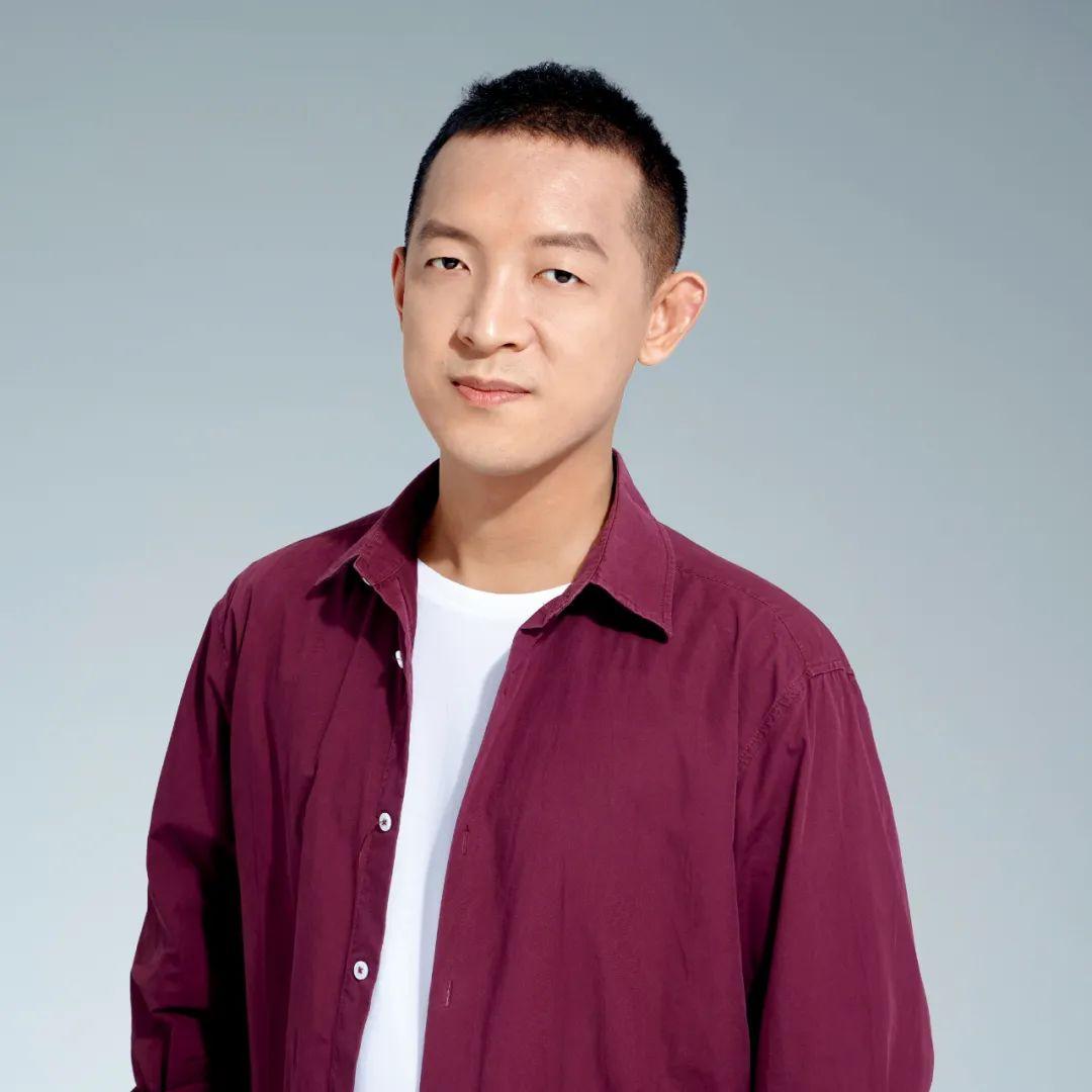 柳智宇:邓煜王虹的师兄，一位出家又还俗的数学天才，现在在研究心理学。